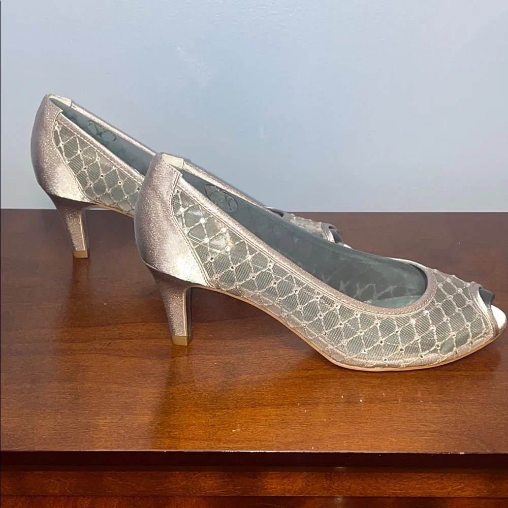 Adrianna Papell NIB Silver Peep-Toe Kitten Heels Women's Shoes Size 6 - Picture 4 of 5